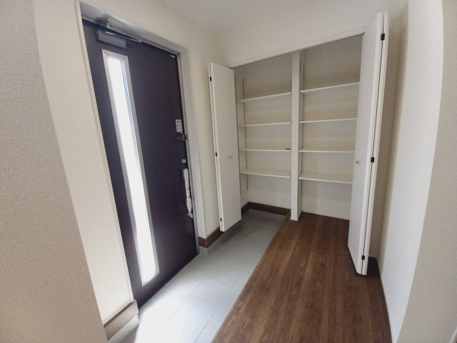 【いわき市好間町上好間／全2棟2号棟】　プライベートに配慮した4LDK☆のその他|落ち着いた玄関です