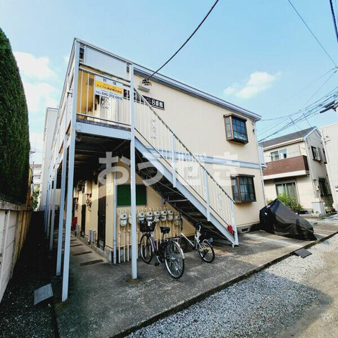 ファミーユ八番館の外観