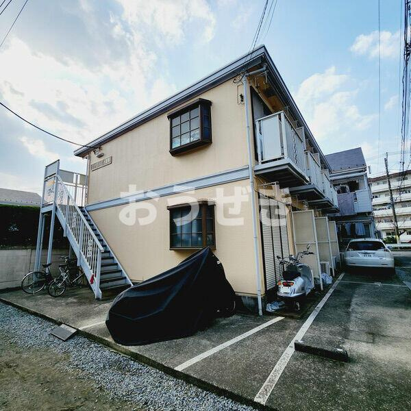 ファミーユ八番館の外観