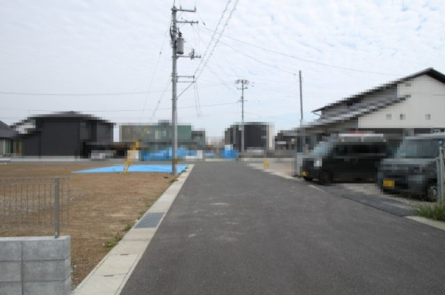 香南市野市町西野　建築条件付き　売土地　E-2区画（全37区画）の前面道路含む現地写真|前面道路　南側　幅　6.0ｍ　接面　10.0ｍ