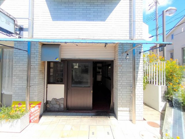 豊中市上野東３丁目の店舗事務所の外観