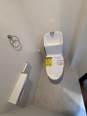 【トイレ】 | グレイスランドマーク堺・光明池 | 温水洗浄便座付きのトイレで、寒い季節でも温かい便座で身体が冷えることなく座ることができます。