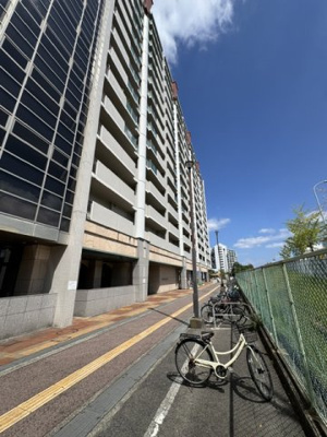 【外観】 | グレイスランドマーク堺・光明池 | 駐輪場やバイク置場の空き状況・月額使用料は、都度お気軽にお問い合わせください。