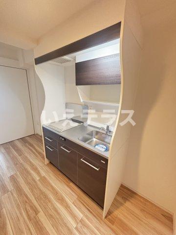 セレニテ神戸元町クレアのキッチン|コンパクトなキッチンで掃除もラクラク