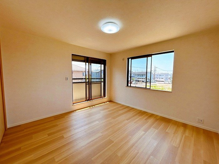 リフォーム　中古戸建　丹羽郡扶桑町柏森　平成7年築の洋室|南側洋室
