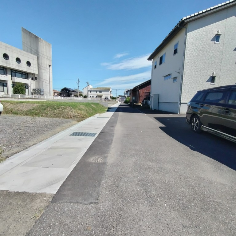 ５３６５５　羽島市竹鼻町蜂尻分譲地の前面道路含む現地写真