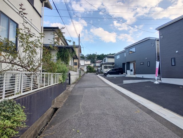 【前面道路含む現地写真】の画像