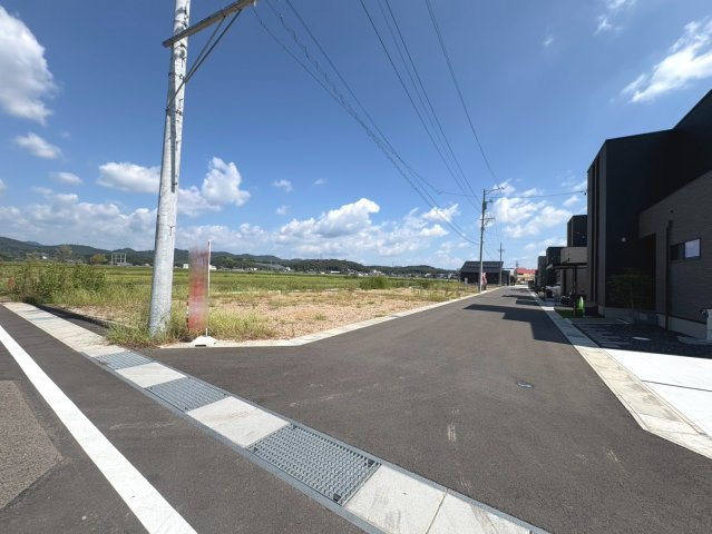 タマタウン　関市東本郷Ⅱ　全4区画分譲の前面道路含む現地写真|「現地（2026年9月24日）撮影」　
■前面道路　
■ヤマダ不動産　株式会社リライフ