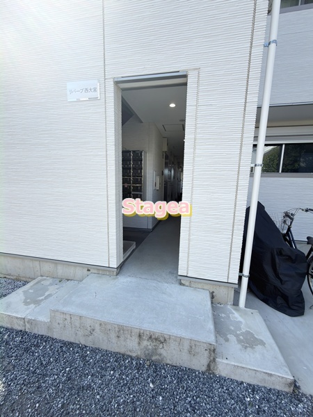 リバーブ西大宮のエントランス