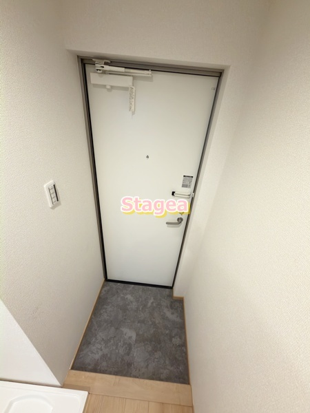 リバーブ西大宮の玄関