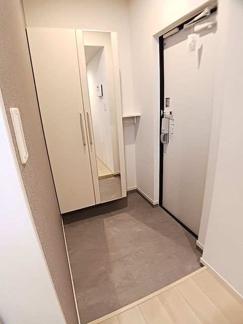 リッシュ　メゾンの玄関