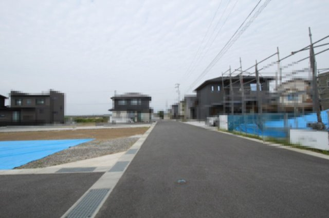 香南市野市町西野　建築条件付き　売土地　E-1区画（全37区画）の前面道路含む現地写真|前面道路　南側　幅　6.0ｍ　接面　12.2ｍ