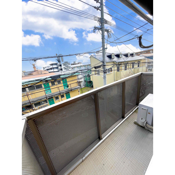 福岡市東区下原４丁目のハイツのバルコニー