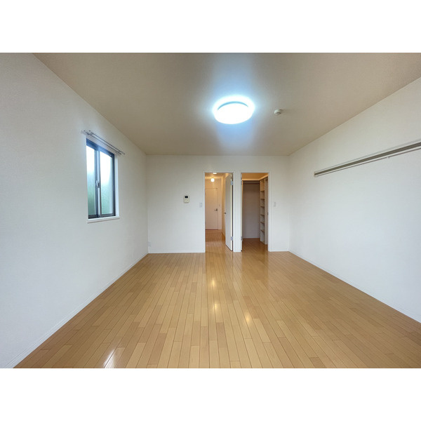 福岡市東区下原４丁目のハイツの居間・リビング