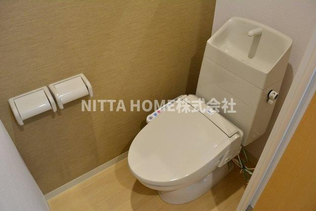 福知山市字堀のアパートのトイレ|独立したシャワー付きのトイレです●