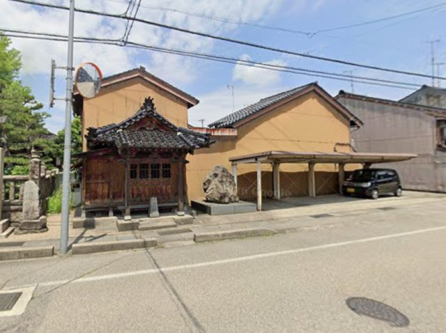 富山県高岡市　戸建て　の前面道路含む現地写真