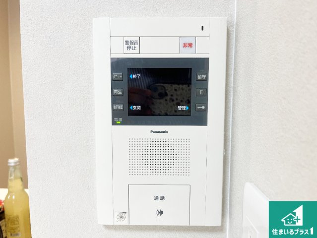 グレーシィ須磨アルテピアIII番街１期棟の防犯設備|カラーモニターインターホン！声だけでなく来訪者の姿や顔がモニターで確認できるので、小さなお子様がいらっしゃるご家庭でも安心できます！