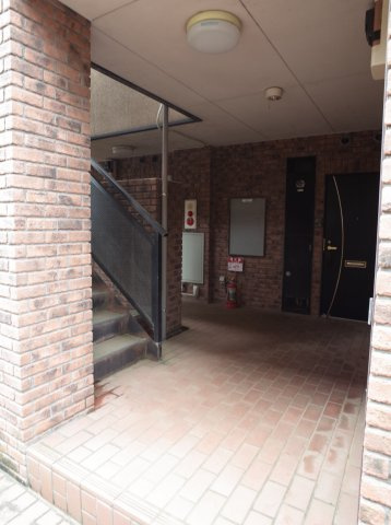 【エントランス】 | グローバルジョイ弐番館 | レンガつくりの外観がかっこいい！