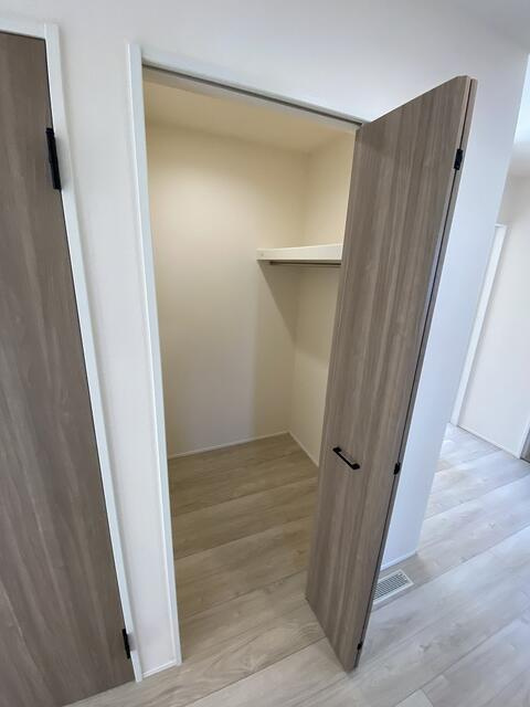 御殿場市竈の新築一戸建の収納|１階廊下　ウォークインクローゼット収納