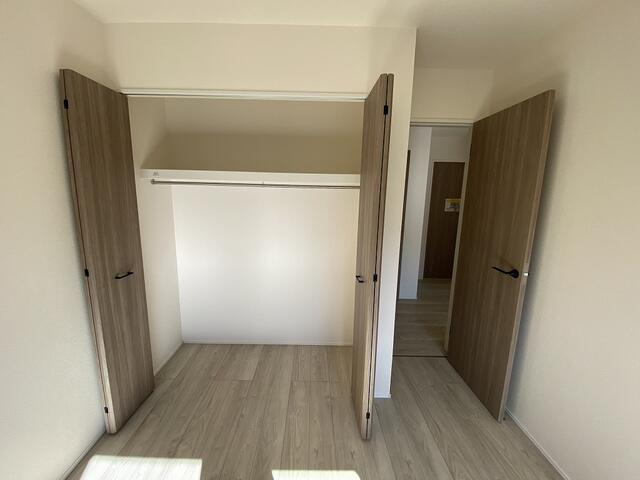 御殿場市竈の新築一戸建の収納|洋室６．２帖 クローゼット収納
