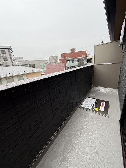 Ｄ－ＲＯＯＭ庚午中のバルコニー