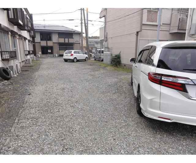 相模原市中央区宮下本町３丁目のアパートの駐車場