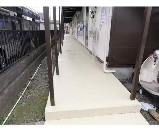 相模原市中央区宮下本町３丁目のアパートのエントランス