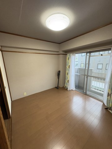 南博多パールシャトーの洋室|使い勝手のいい洋室です