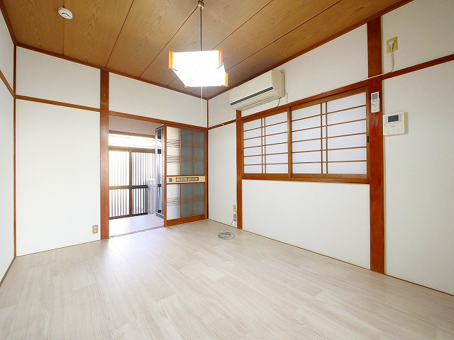 南永井町戸建の洋室