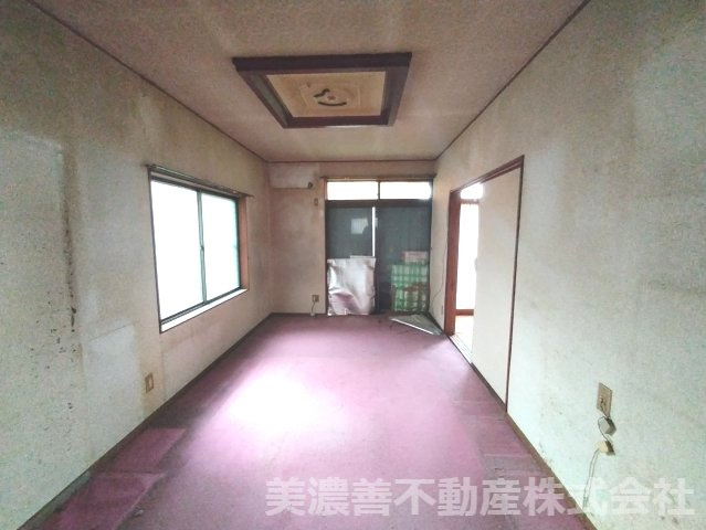 ６７３４１　岐阜市粟野中古戸建の洋室