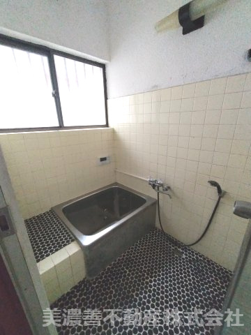 ６７３４１　岐阜市粟野中古戸建の浴室