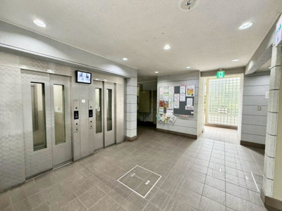 【その他共用部分】 | かもめ第１コーポ１２号棟 | 玄関にシューズインクローゼットありますよ！たくさん収納できるので玄関周りもすっきり片付きますね！