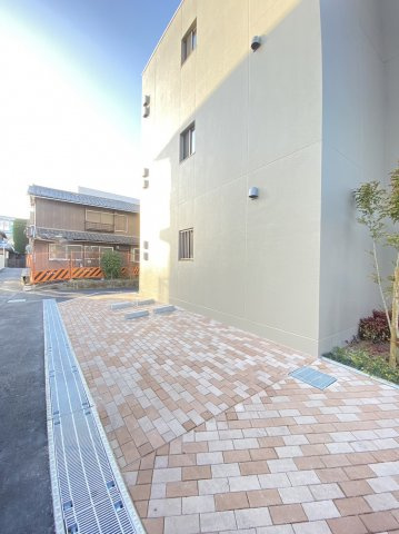 Storia茨木新庄の駐車場