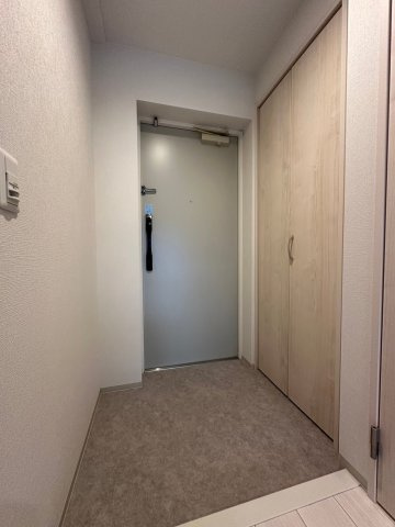 Storia茨木新庄の玄関