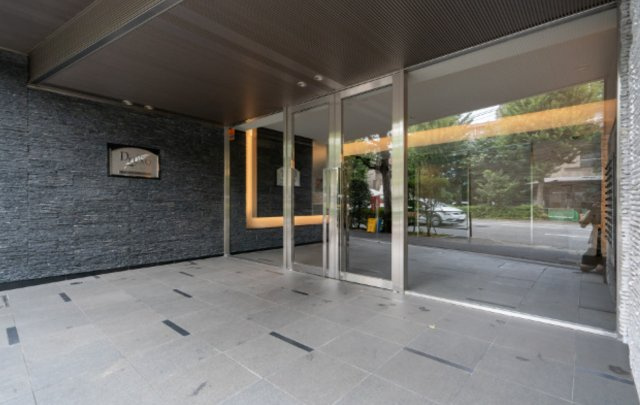 杉並区和泉３丁目の賃貸マンションのエントランス