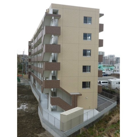 福岡市東区香椎駅前１丁目の賃貸マンションの庭