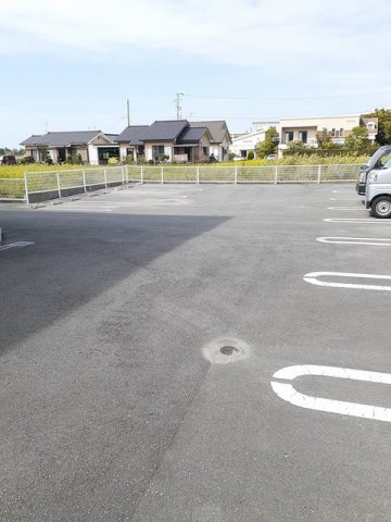 クローバー・Ⅲの駐車場