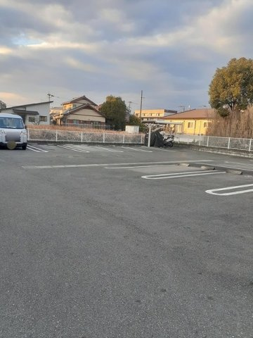 カーサ・ブライトの駐車場