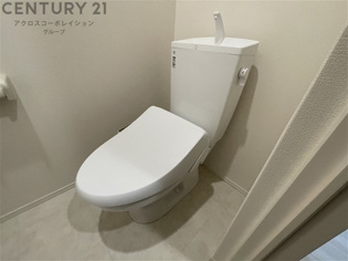 温水洗浄便座付きのトイレです♪