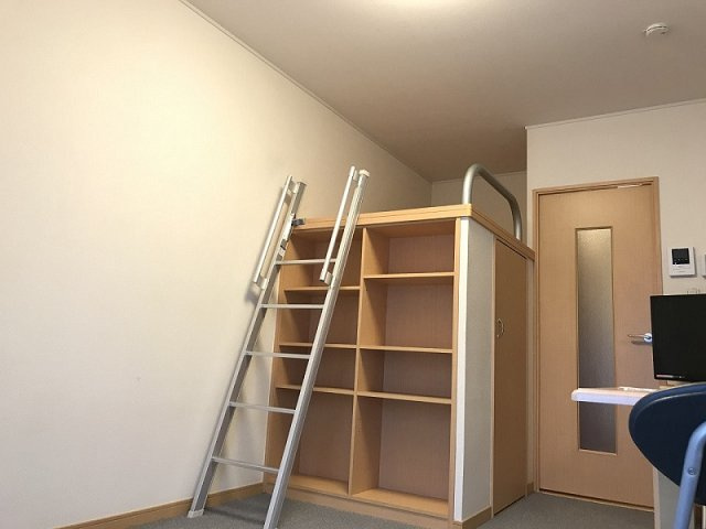 レオパレスフロントコートの居間・リビング|1階はフローリング仕様です。