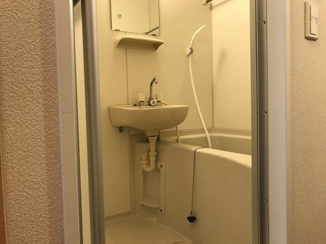 レオパレスフロントコートの浴室