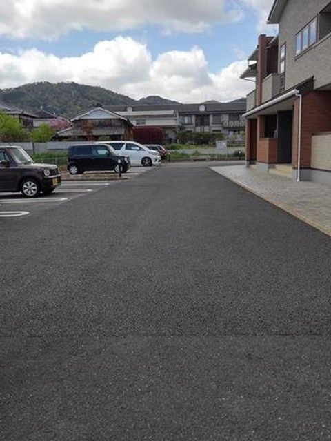 ビ・オーラ千（ＳＥＮ）の駐車場