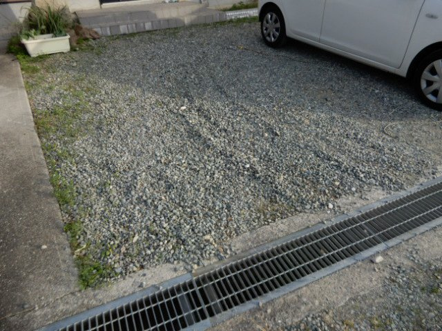 高橋ハイツの駐車場