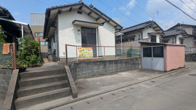 野中町貸家の外観
