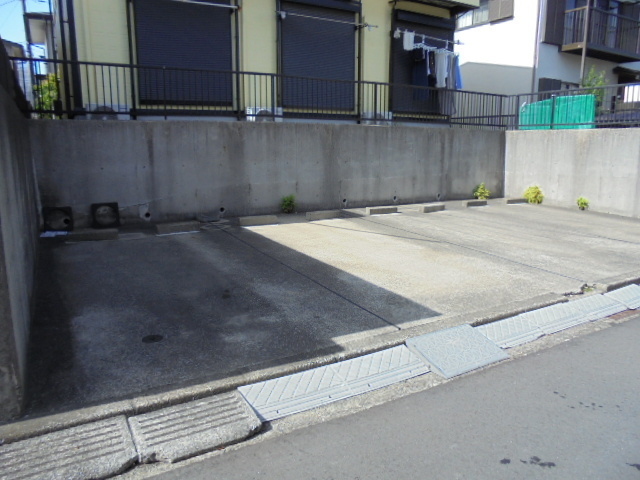 パインアレイの駐車場|敷地内駐車場