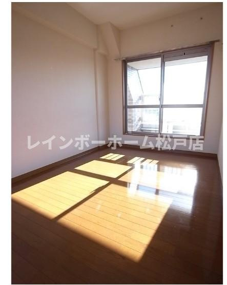 ステラの寝室|使い勝手のいい寝室です