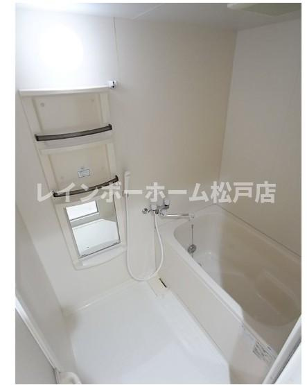 三郷市三郷１丁目の賃貸マンションの浴室|ゆったり過ごせるお風呂です