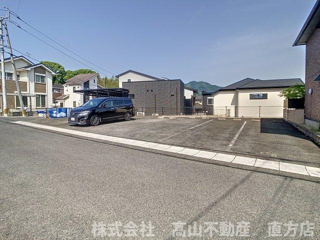北九州市八幡西区真名子２丁目のアパートの駐車場