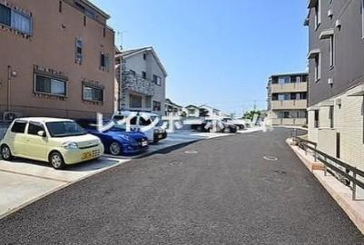 ラクールDの駐車場|※同施工会社参考写真