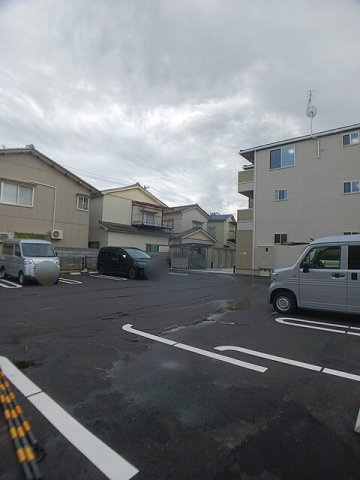 ヒカルサ新潟関屋の駐車場